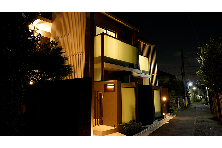 曇りガラスの効用（ファサードの特徴③）