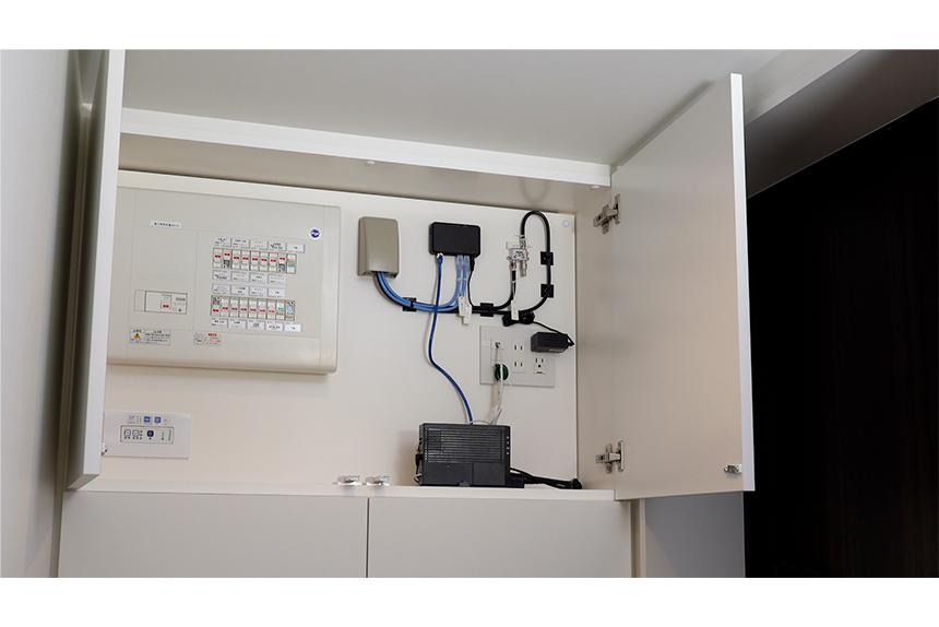 弱電ボックス（玄関収納上部）